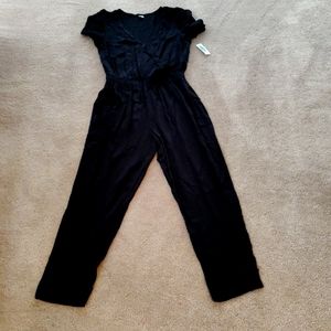 NWT Old Navy black v neck jumpsuit size small